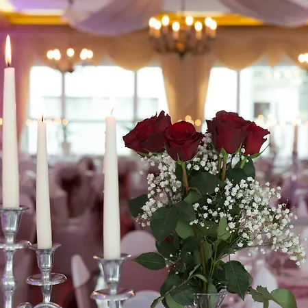 & Restaurant Krone Szálloda 3*