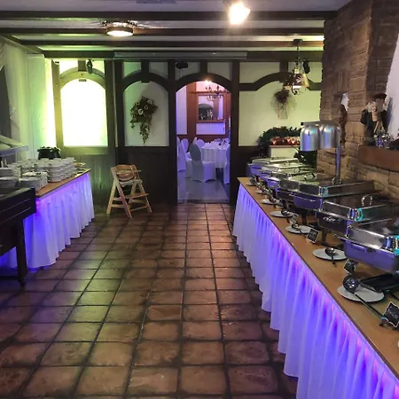 & Restaurant Krone ホテル